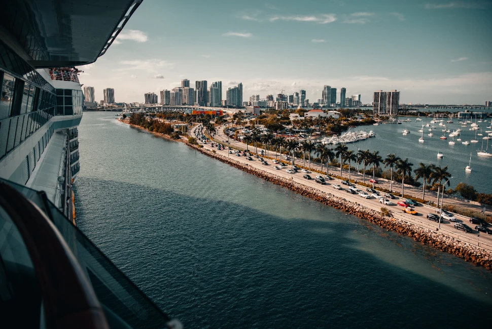 Miami, FL: An Introduction to the Magic City and its Year-Round Sunshine
